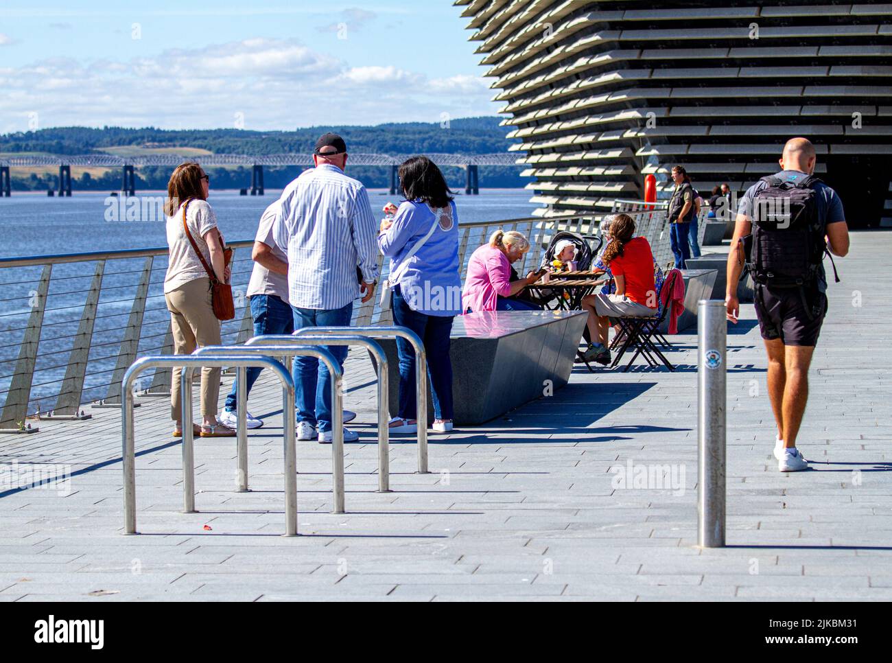 Dundee, Tayside, Scotland, UK. 1st Aug, 2022. UK Weather: Temperatures in North East Scotland have reached 20°C, begins the August heatwave. Tourists and local residents are out and about sightseeing while enjoying the beautiful weather and buying ice cream cones, cold drinks, and coffees outside the V&A Design Museum at the Heather Street Food vendors along Dundee`s Waterfront Development Project. Credit: Dundee Photographics/Alamy Live News Stock Photo